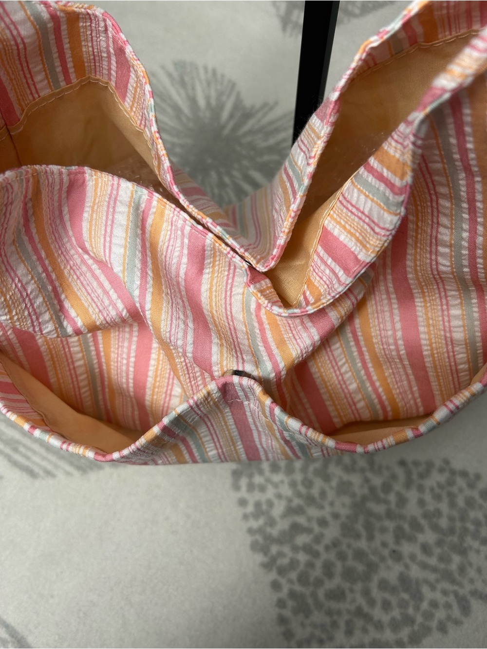 Plaid pink tote bag with two pockets in the front brand new! - Picture 3 of 4